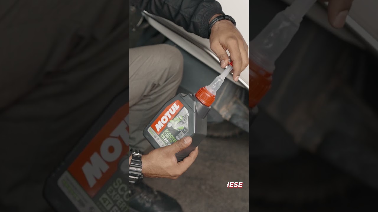 Масло Motul Scooter Expert 5W30 для популярных скутеров