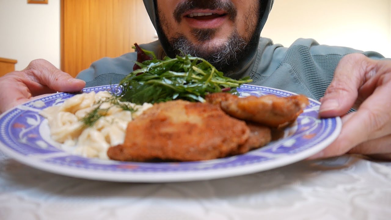ASMR PO POLSKU &ndash; Kotlet Schabowy z Cielęcini + Kluski + Sałatka