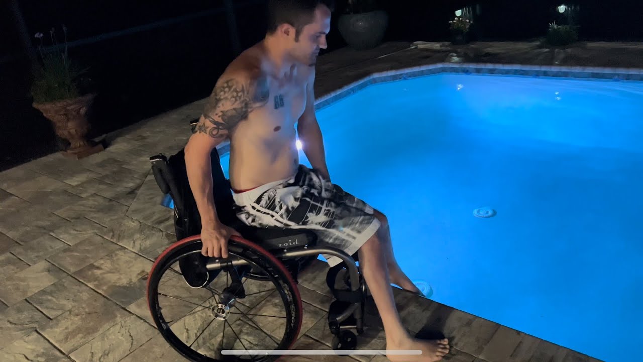 ПОЛНЫЙ Паралитик попадает в бассейн♿️💦#Парализованный #ПараличБольныхПальцев #ЖизньВИнвалиднойКол...