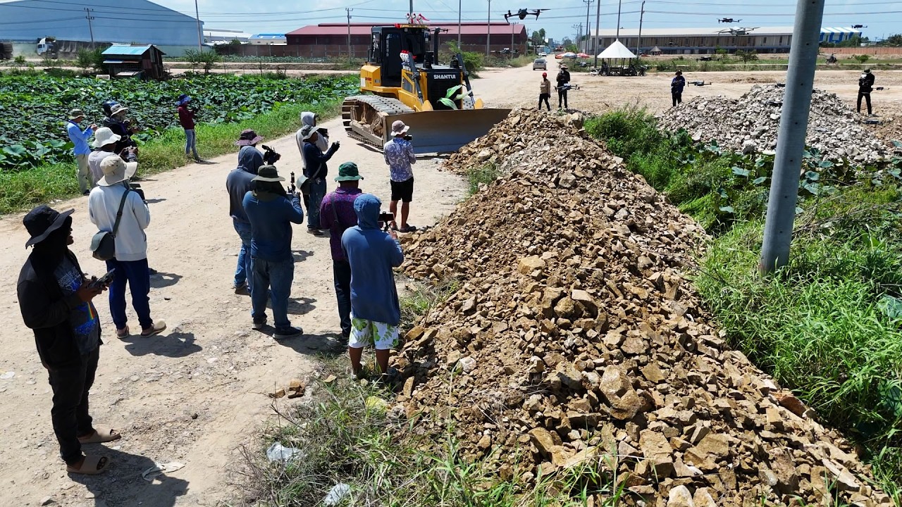 Just START Project!! Skilled Operation Using SHANTUI Dozer and Dump Trucks Filling Flooded Land
