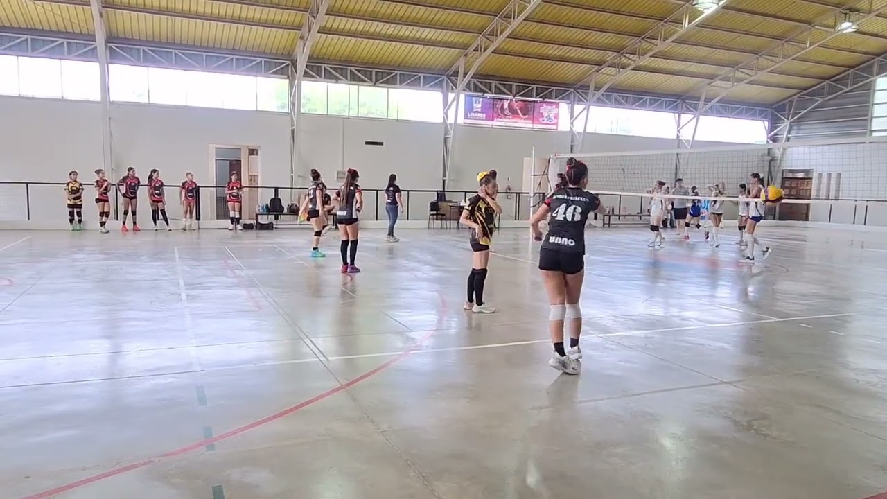 aficionadovoley25-01-2026FalcondeMaipusub15VSImperiosub15porel3erlugarLinares