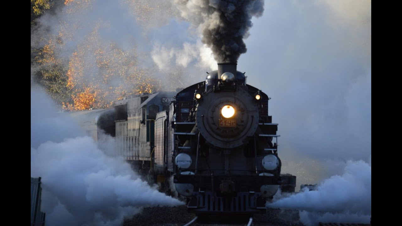 Reading and Northern 425: Thundering through the Fall Foliage