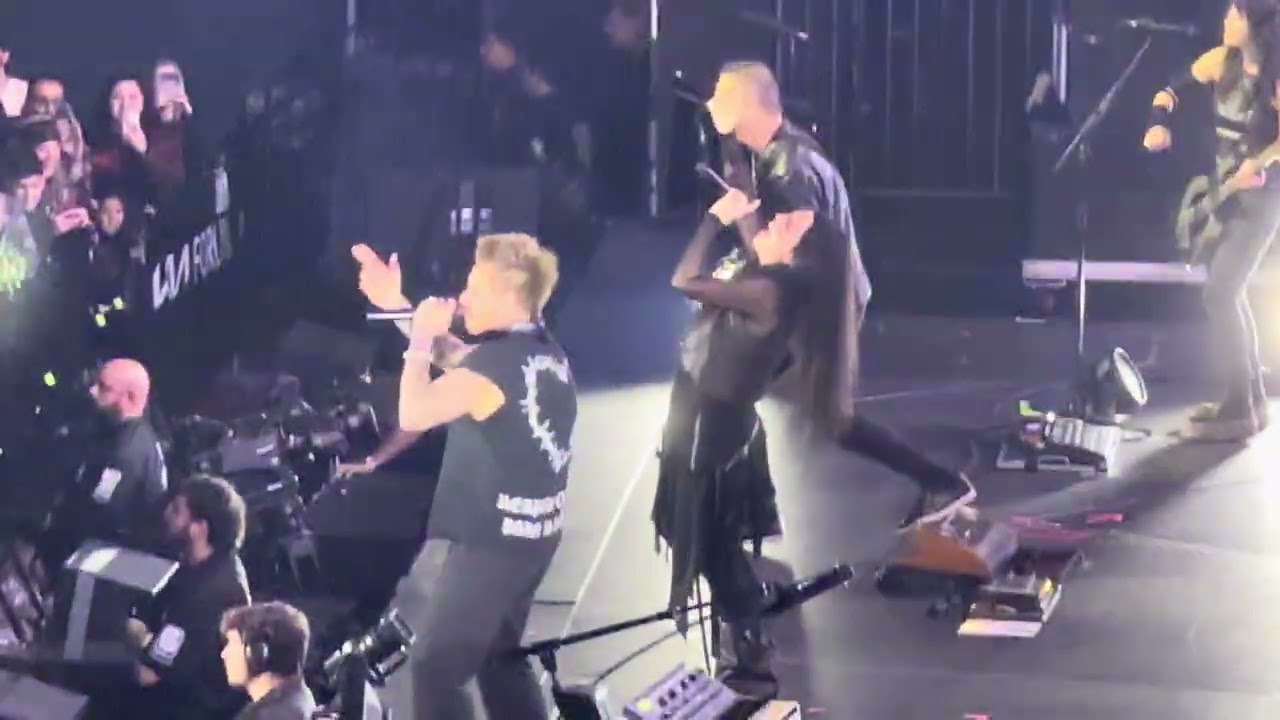Evanescence Feat Jacoby Shaddix from Papa Roach - Bring Me To Life - KROQ Almost Acoustic Christmas