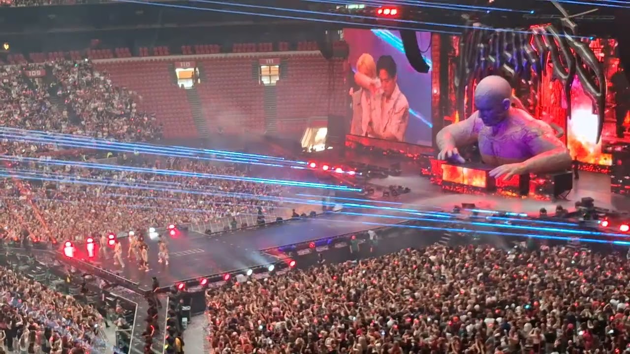 Giant / Walking on water // Stray Kids dominATE Amsterdam 20250711 Johan Cruijff Arena