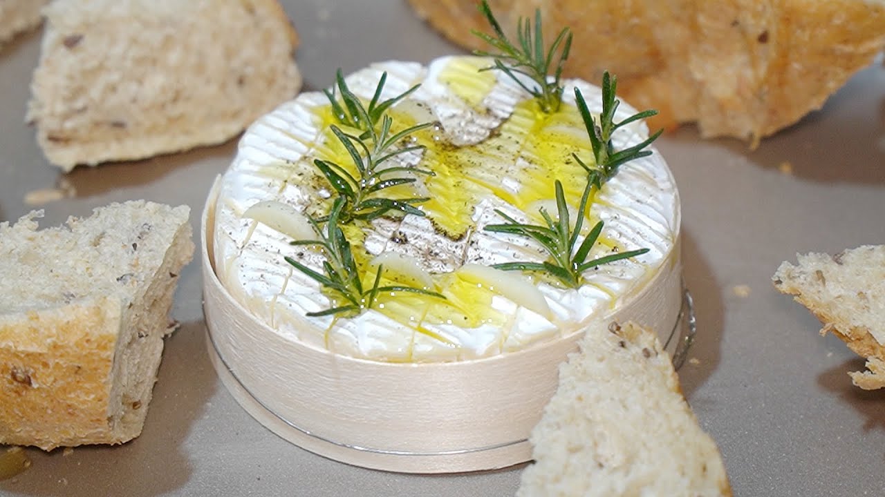 Baked Camembert with Garlic and Rosemary