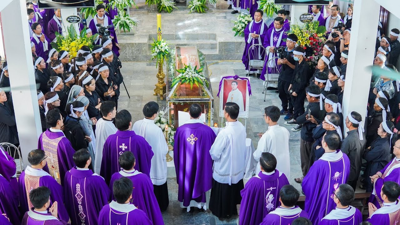 Nghi thức Hạ Huyệt tiễn biệt Cha Phêrô Mai Văn Khương