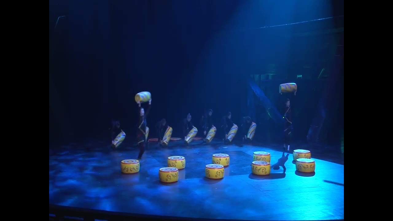 Icarien Girls with drums and plates feet juggling of Shandong Provincial Acrobatic Troupe