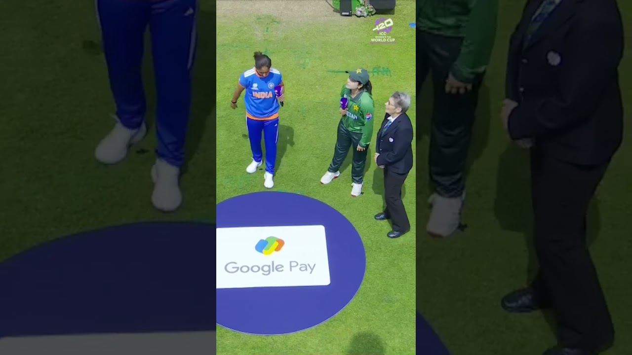 Toss goes India captain Harmanpreet Kaur's way, who elects to bat against Pakistan 🪙 #T20WorldCup