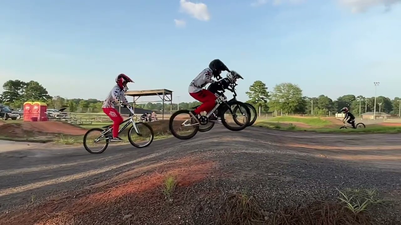 Cornette Triplet BMX riding with friends, training, and manual practice!