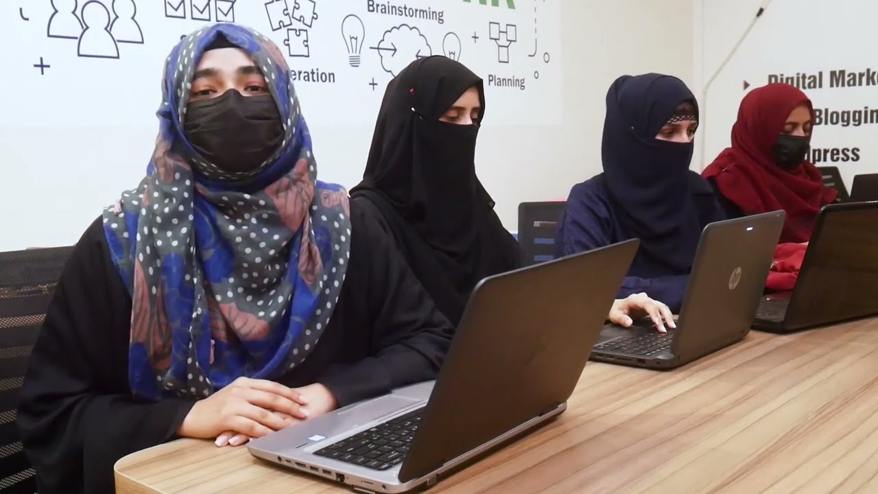 E-earn Center Dera Ghazi Khan /Sir Qamar Abbas SEO Expret
