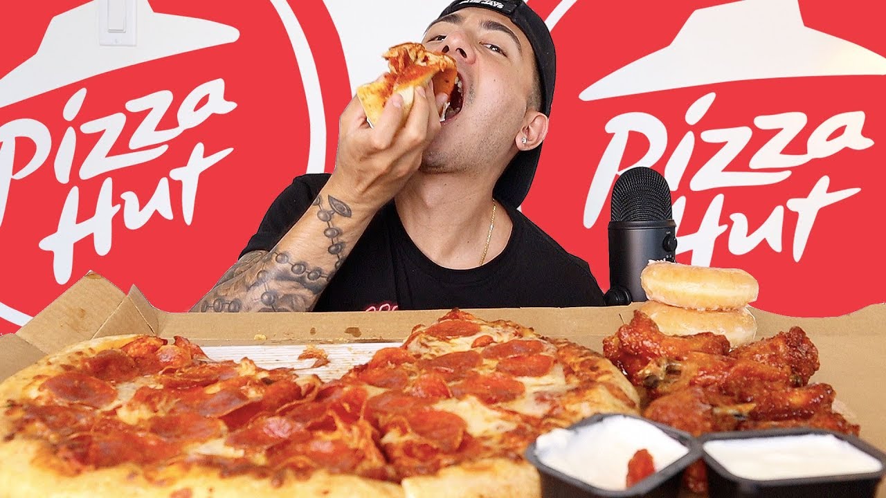EXTRA Sauce Pepperoni Pizza Hut + Buffalo Wings Mukbang