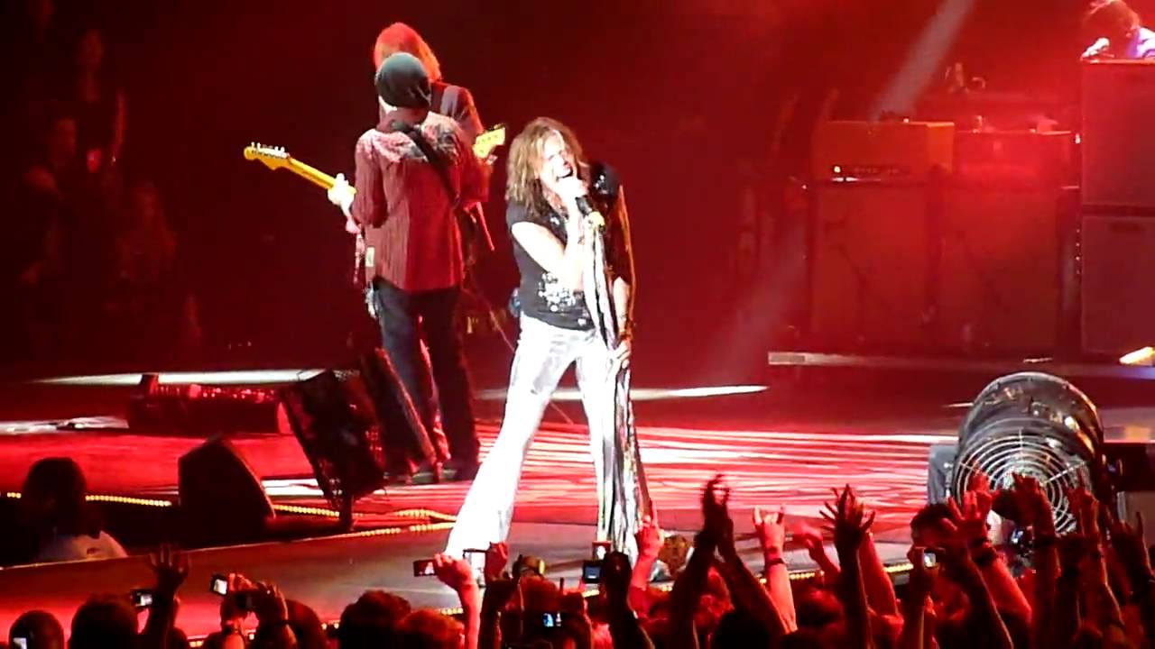 Aerosmith Live at London o2 2010 - Cryin (HD)
