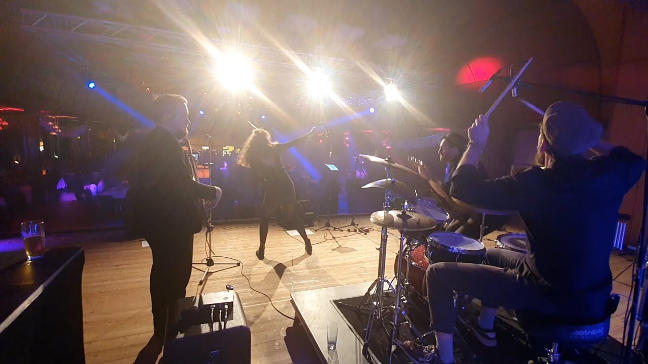 Proud Mary (live) - Chameleon Partyband