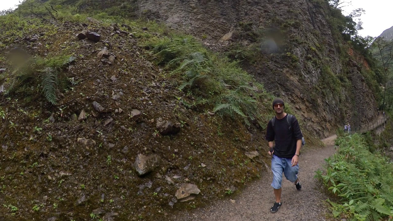 Hiking to Gocta Waterfall, Peru ( 360 video )