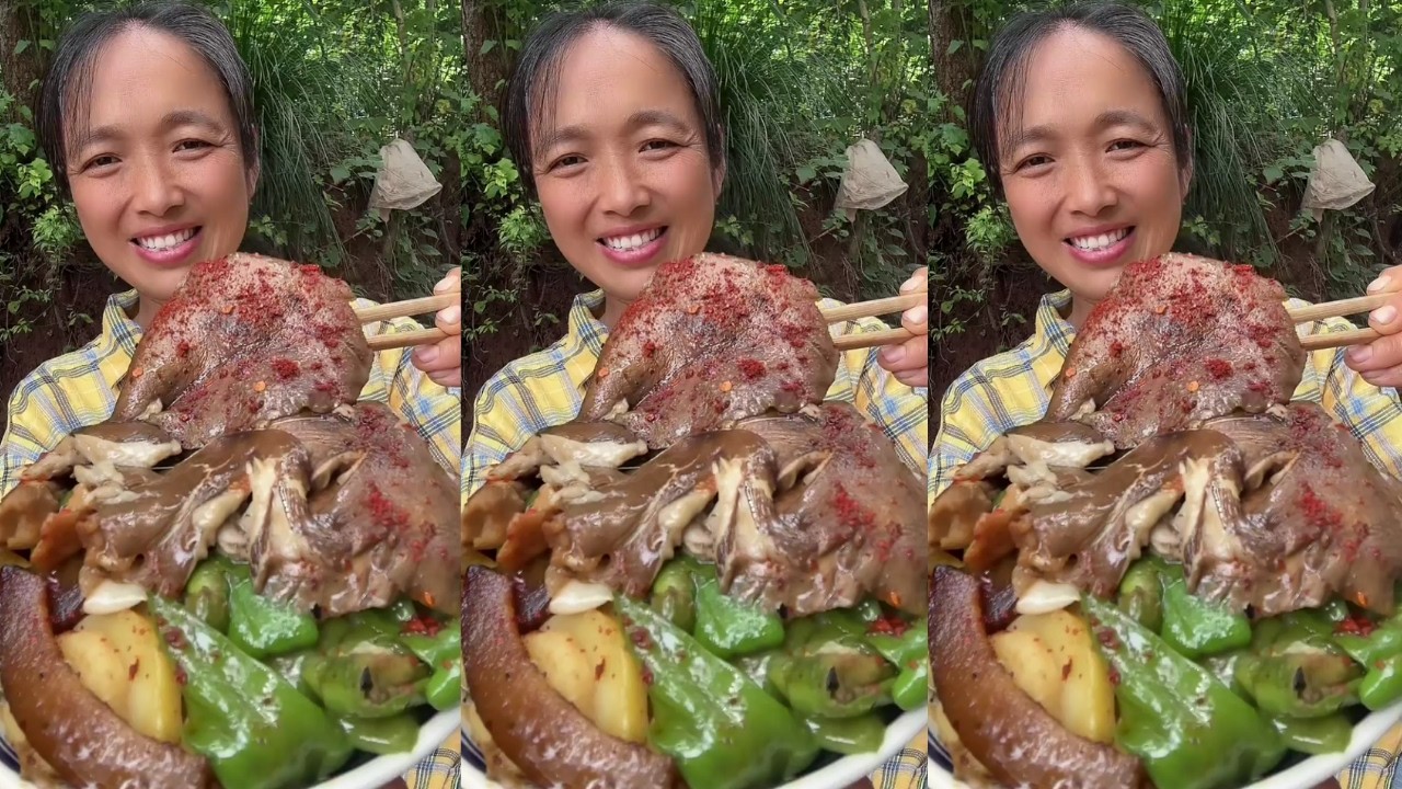 Rural Style Mukbang: Fried Duck and Chicken | Sister Liu Delicious Food Show 😍