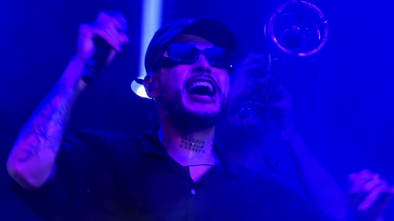 Charles Ans - Empapelado (En Vivo Desde Pepsi Center)