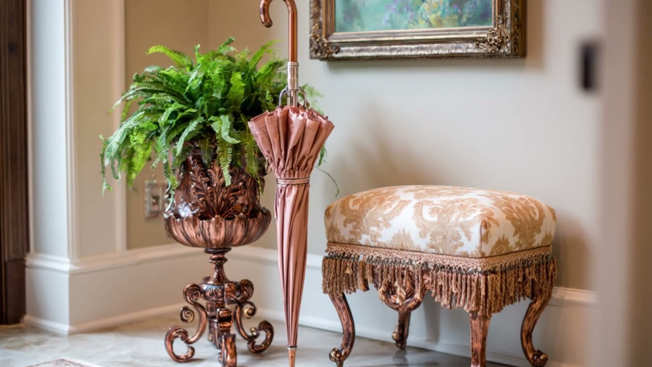 How to Make a Tiny Entryway Look Expensive: Parisian Decor