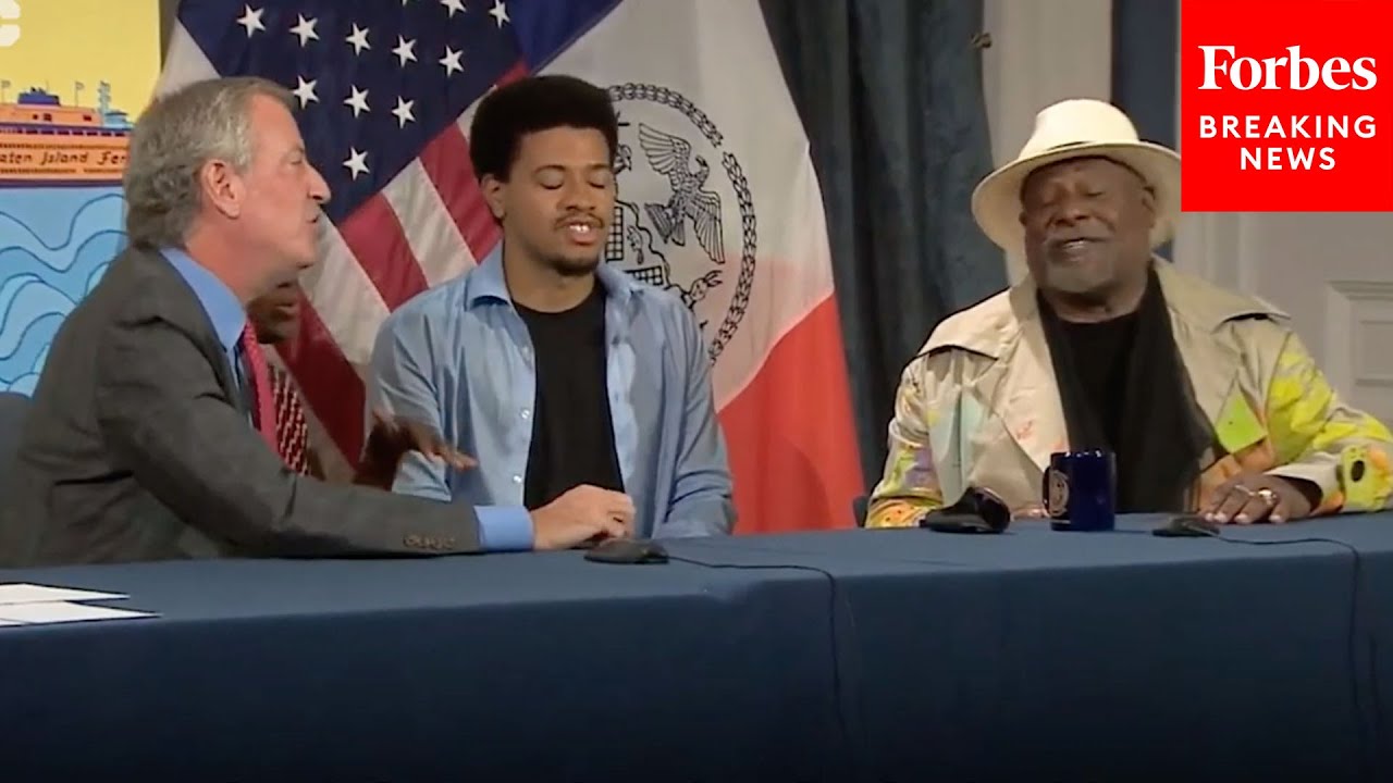 Viral Moment: Mayor Bill de Blasio, George Clinton Share A Duet