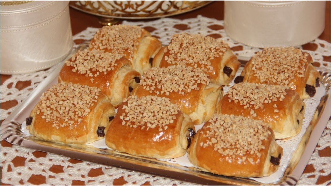 بتي بان مورق بالعجينة السحرية محشي بالشوكولا رائع وخفيف كالقطن