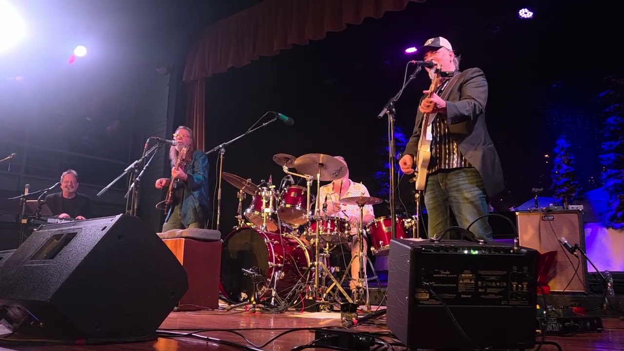 @The Boneheads There Must Be Something Better Live 1/10/26