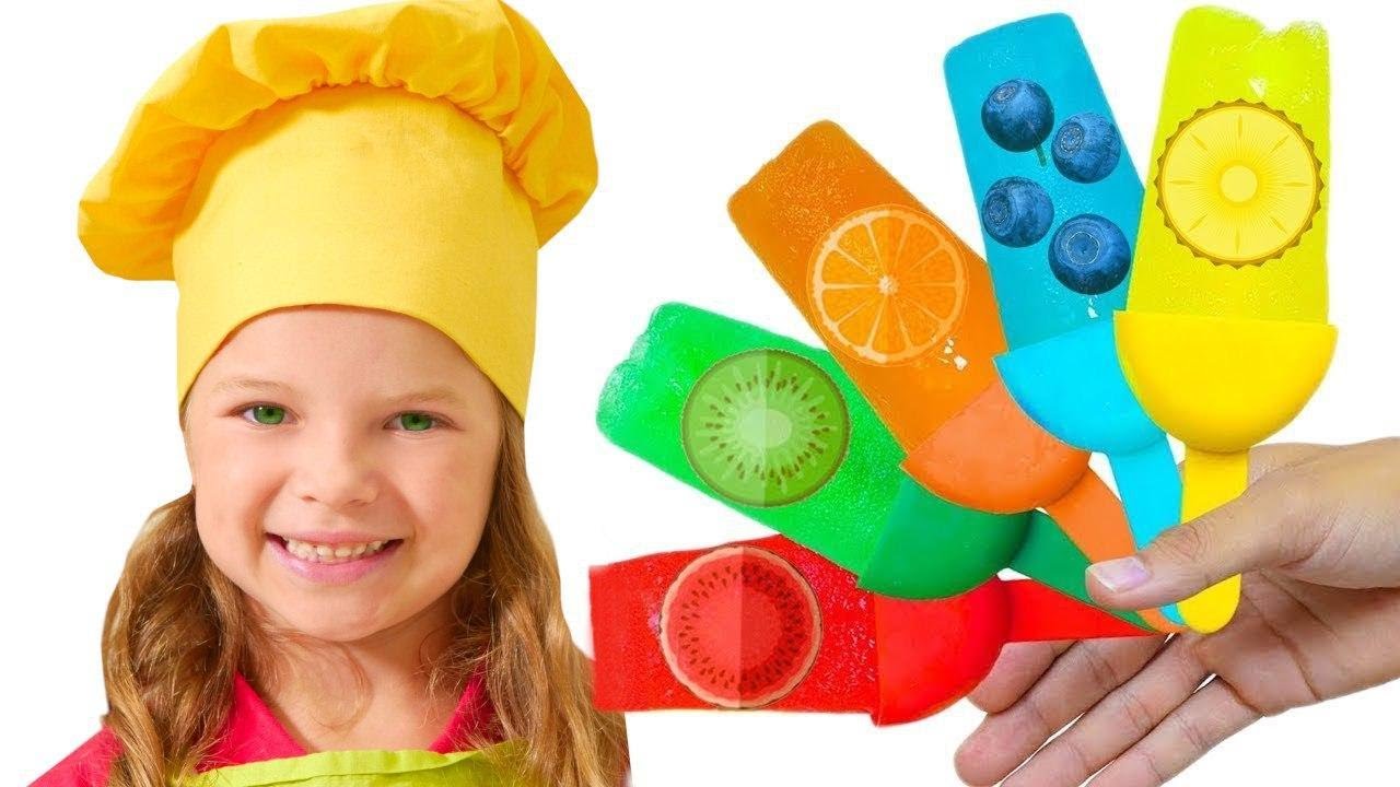 Николь и Миша играют в кафе и готовят вкусное фруктовое мороженное