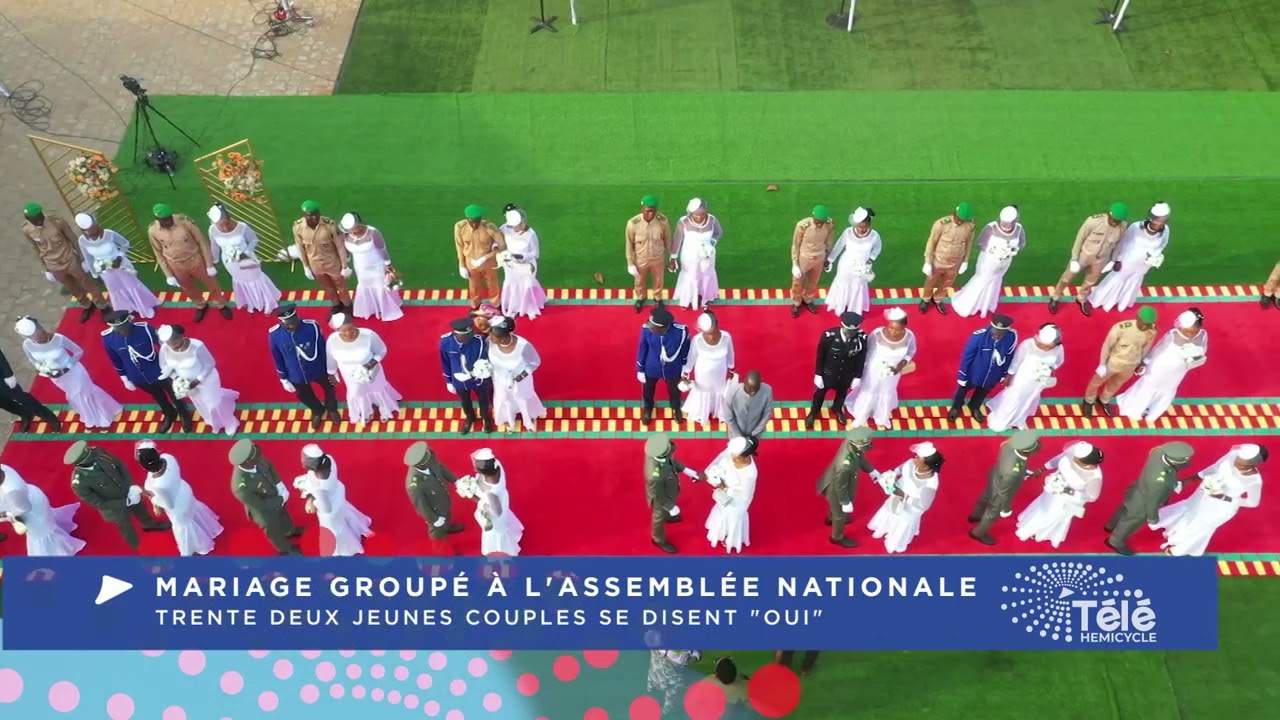 MARIAGE GROUPE A L'ASSEMBLEE NATIONALE: TRENTE DEUX JEUNES COUPLES SE DISENT ''OUI''.