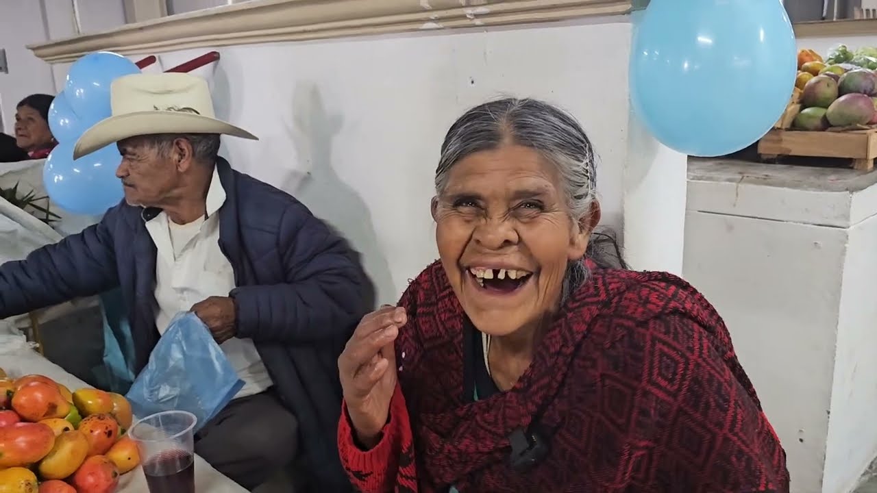 ASI ENCONTRAMOS A LA SEÑORA AURORA EN LA INAUGURACIÓN DEL MERCADO DE OBREGON!!!