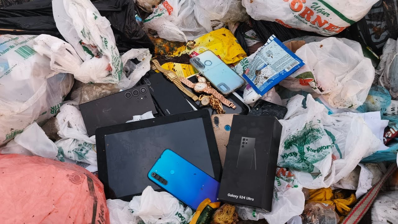 Searching for a Used Phone in the Trash🗑 || Recovering a Broken Samsung Phone