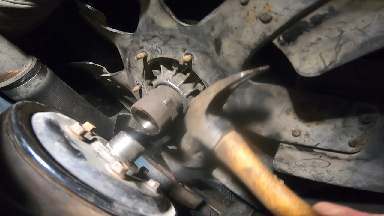 Fan Clutch Replacement on International 4700 Truck DT466e