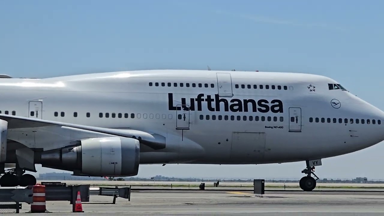 Luftansa B747-400 D-ABVY Taxiing to T1