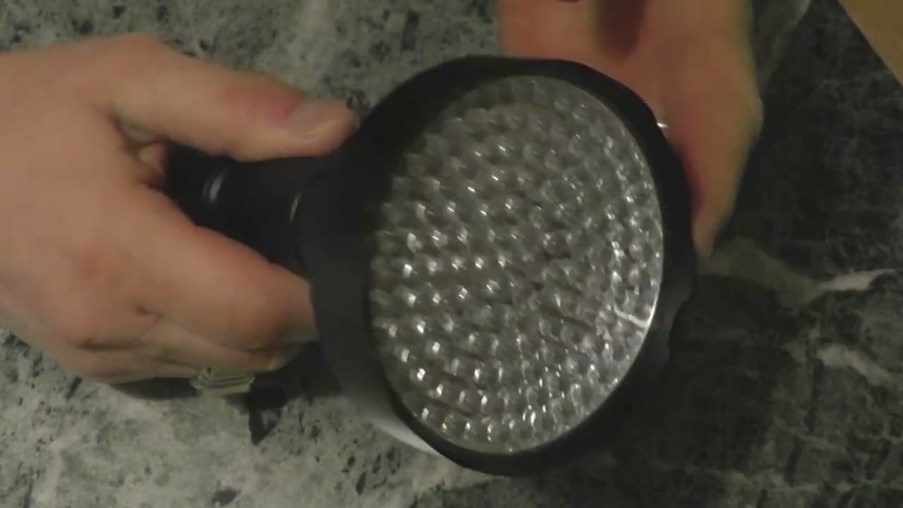 Latarka UV do poszukiwań  bursztynu  PowAir 128 Led UV.