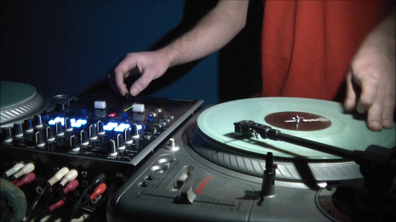 PYC Xmas Looper - Nobodi da Vinylist