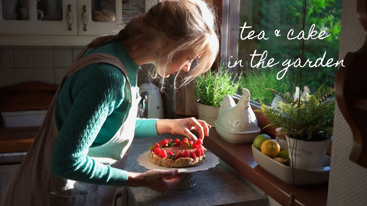 Slow Living in Northern Europe | No-Bake Lime-Avocado Cake & Vegan Chocolate Tart | Summer Garden
