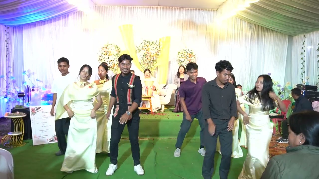 Sisters and brothers group Dance at sister wedding #dance #wedding #sister #groupdance #kaipeng