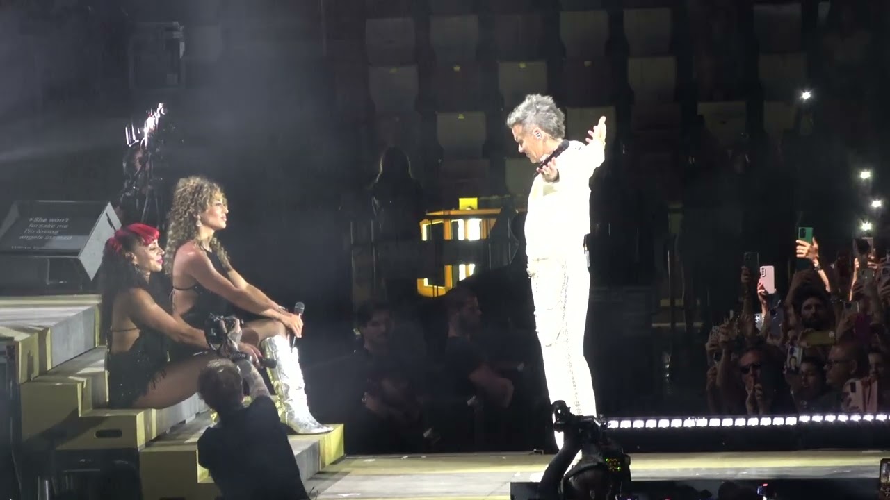 Robbie Williams Trieste canta ANGELS