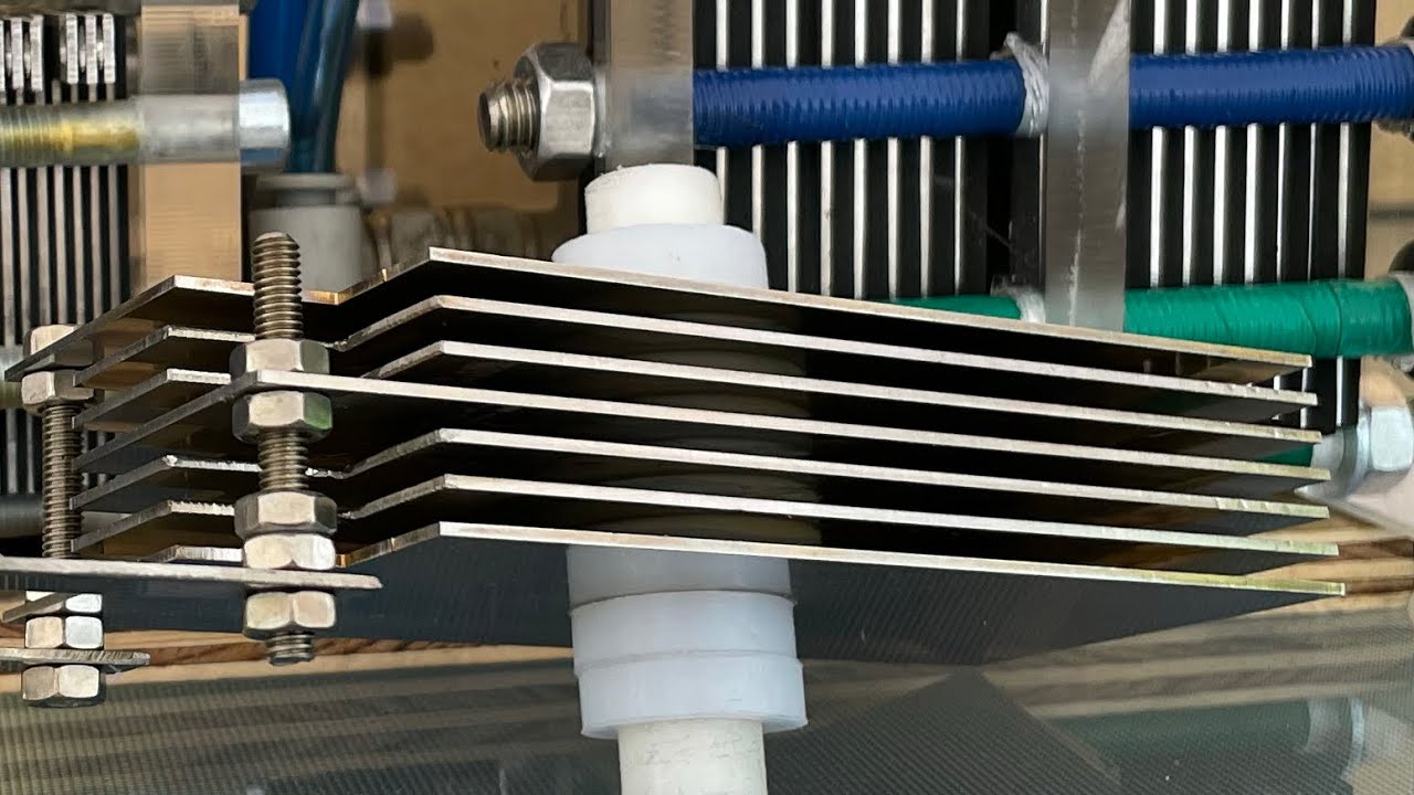 Wet Cell HHO. Simple To Do. Save fuel. TORCH. Hydrogen generator