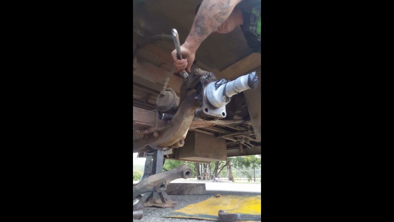 Removing king pin from 12 meter bus with homemade mini press