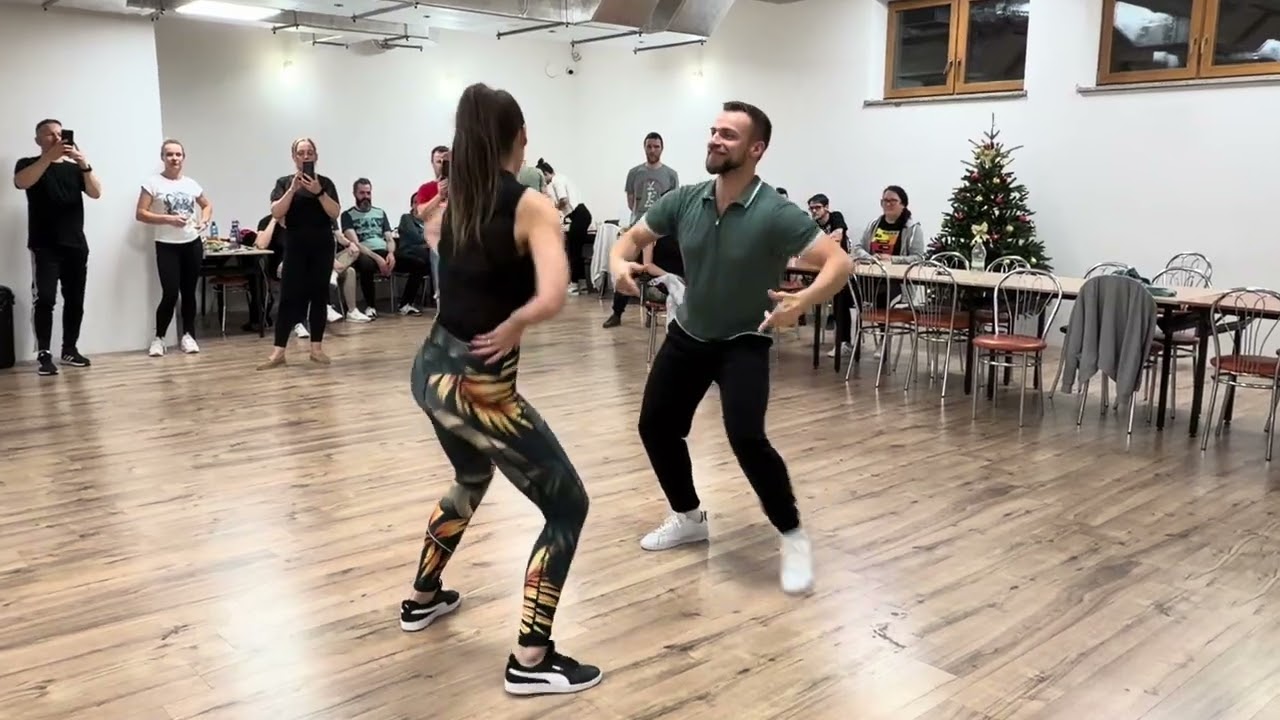 Asia Sieja & Jacek Ratuszynski Solo & Parejas Salsa Complicado