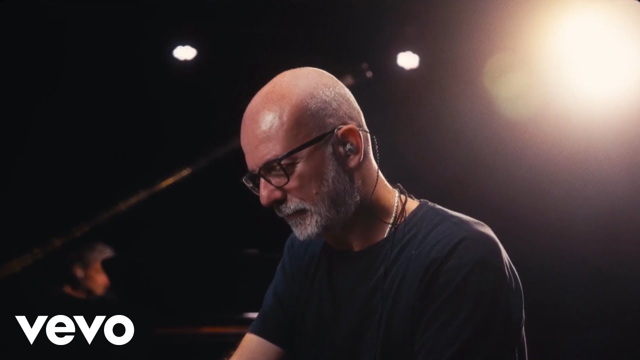 Fabrizio Paterlini - Layers (feat. LoopArc) (Live)
