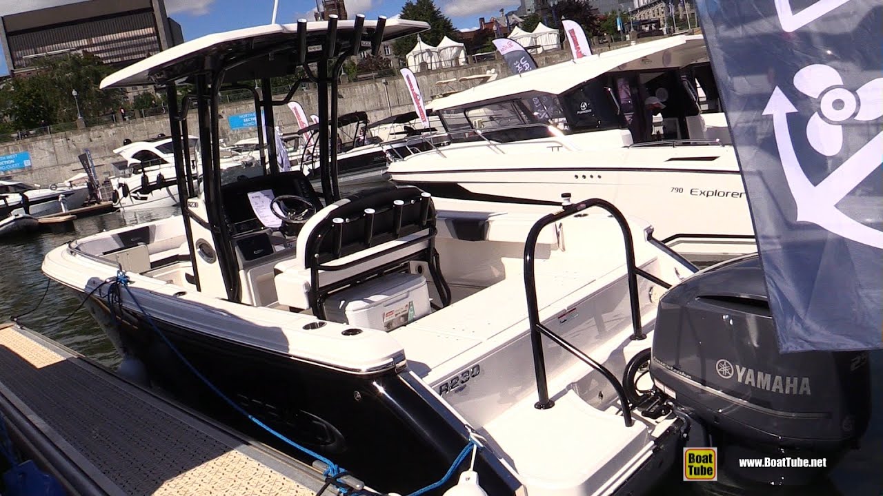 2020 Robalo R230 Boat Walkaround Tour - Montreal In Water Boat Show