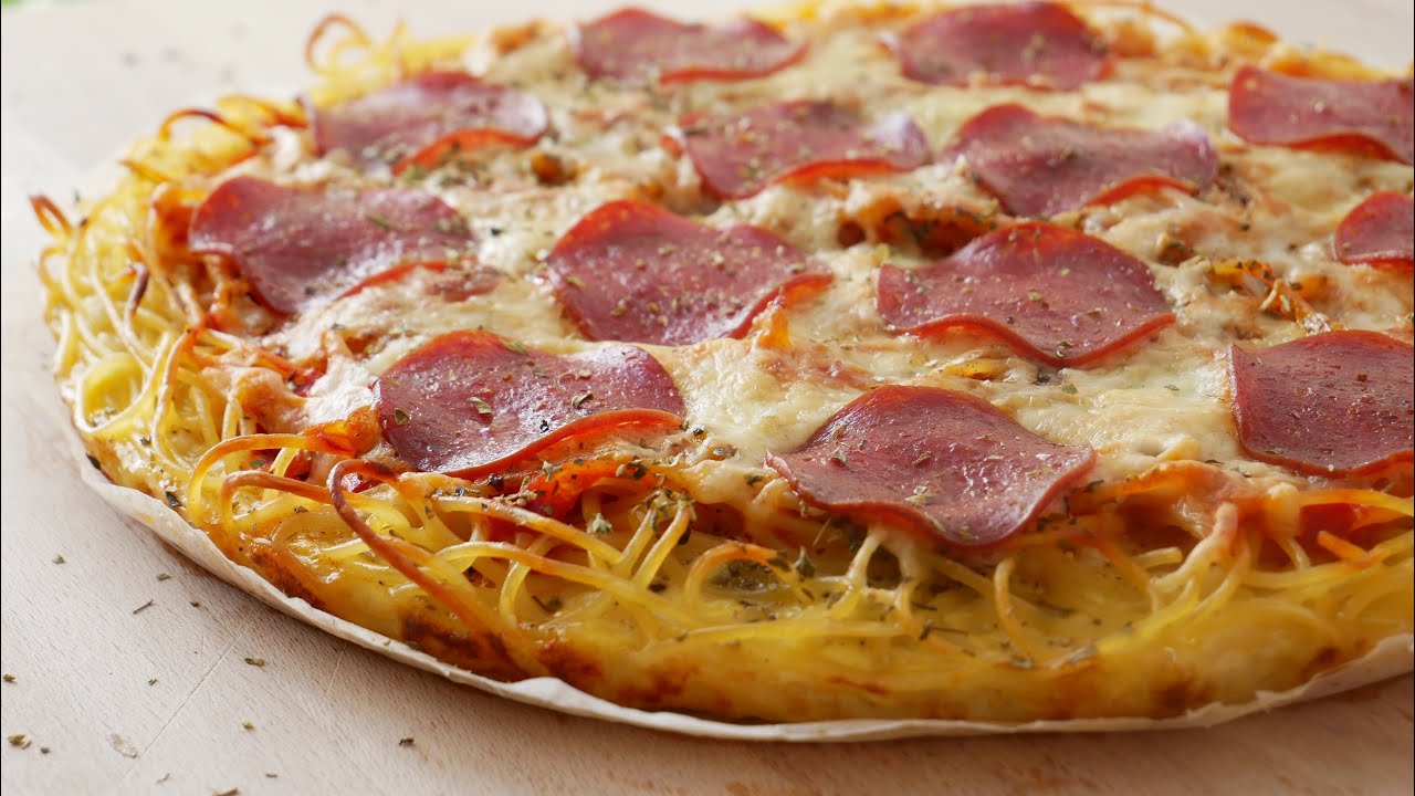 Spaghetti Pizza mit Salami (Rezept) || Spaghetti Pizza with Pepperoni (Recipe) [ENG SUBS]