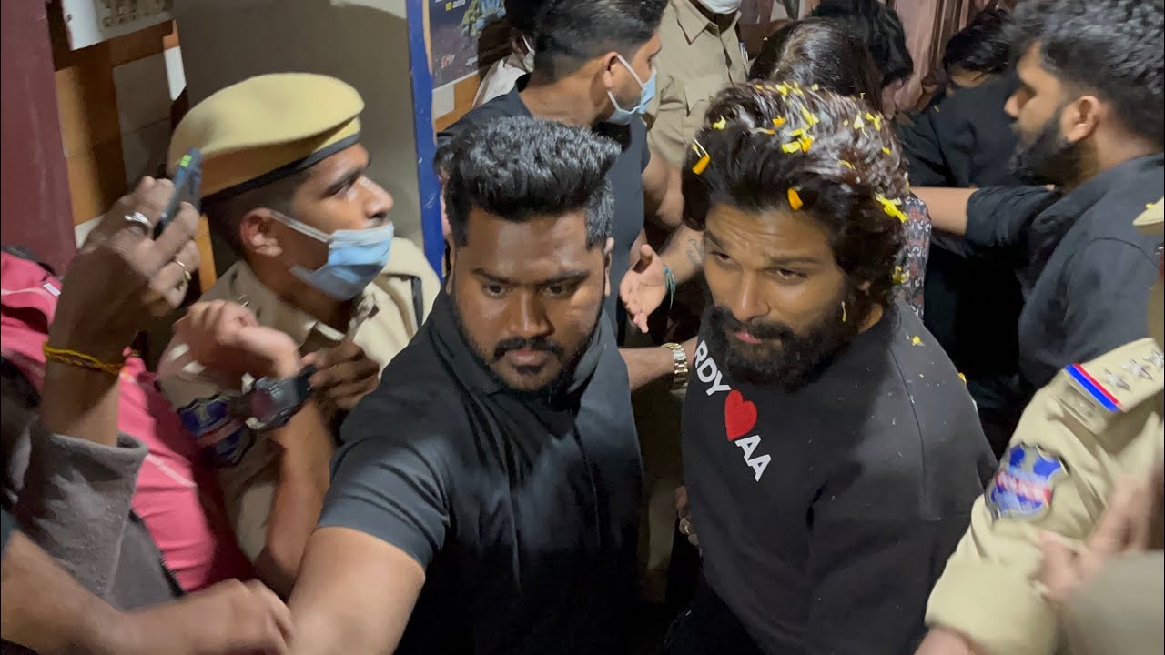 Allu Arjun entry at Sandhya theatre | Sneha Reddy and Allu Arjun at Sandya theatre | Pushpa 2 movie