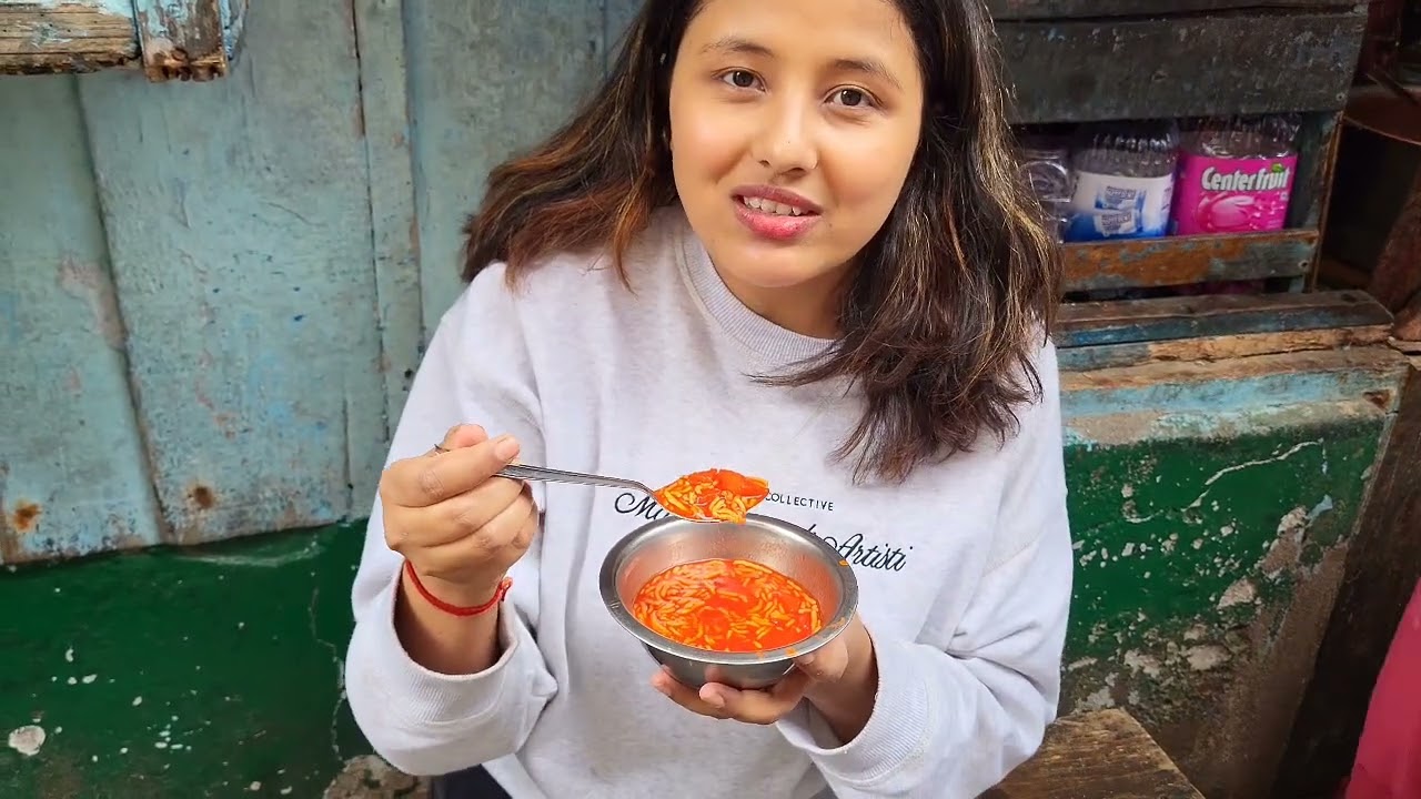 Bari ko alu Darjeeling//Darjeeling's Famous Alu Mimi shop //Darjeeling Food spot