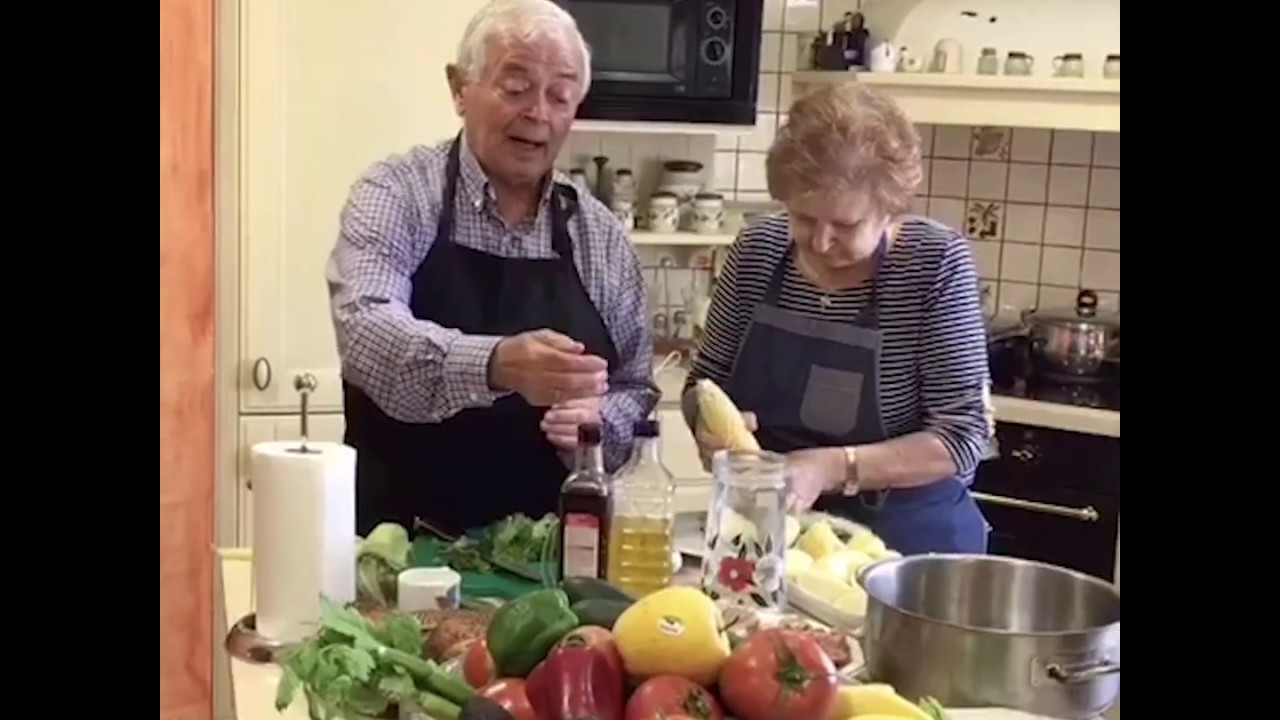 Vídeo receta de las Costillas con papas y piña de Casa Tomás
