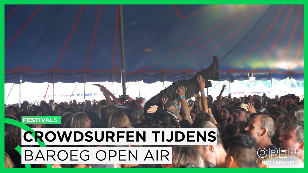 Crowdsurfen tijdens Baroeg Open Air festival | FESTIVALS