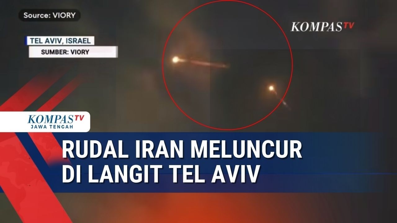 Rudal Iran Meluncur di Langit Tel Aviv