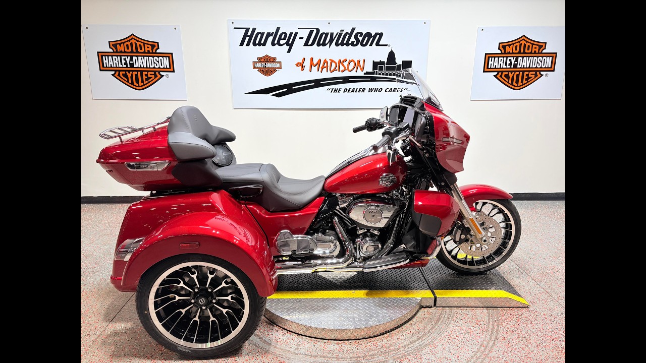 2026 FLHLT Harley-Davidson&reg; Street Glide 3 Limited Brilliant Red Chrome Trim