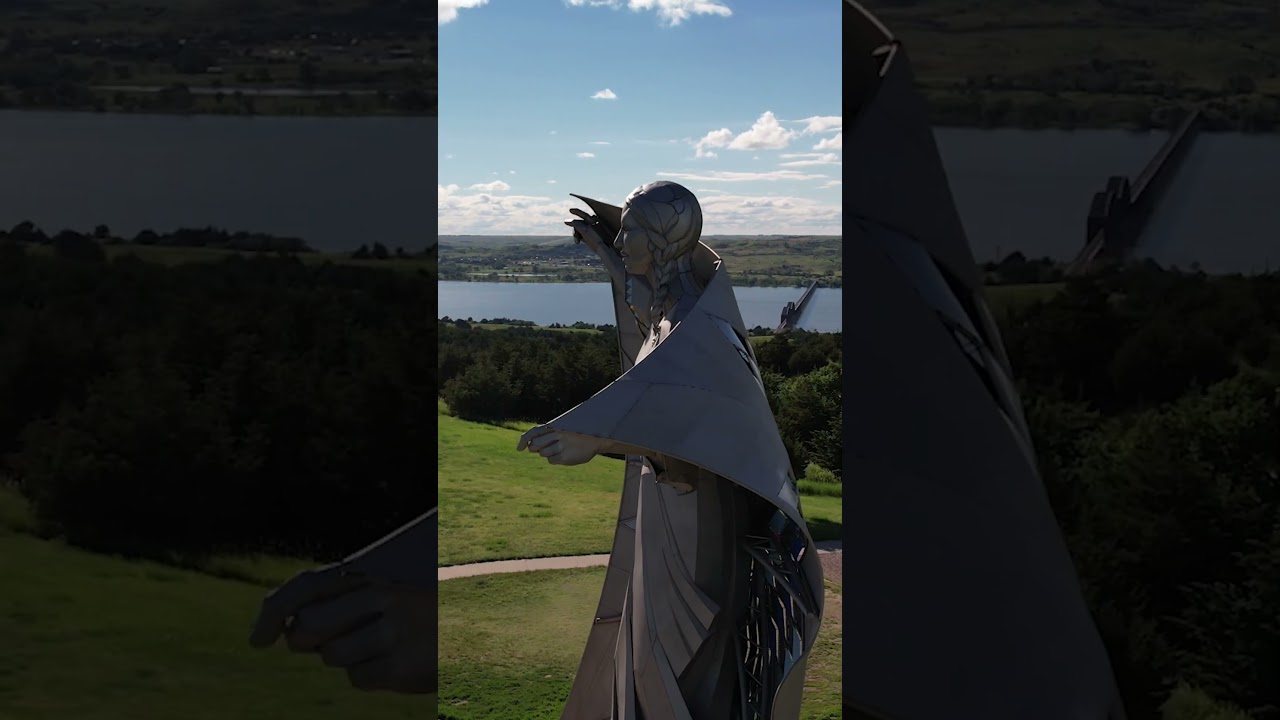 Dignity of Earth and Sky Sculpture in South Dakota #travel #roadsideattractions #dignitystatue