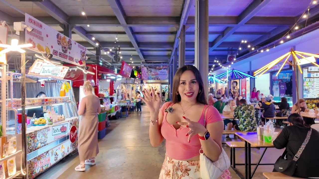 THEPPRASIT NIGHT MARKET PATTAYA THAILAND