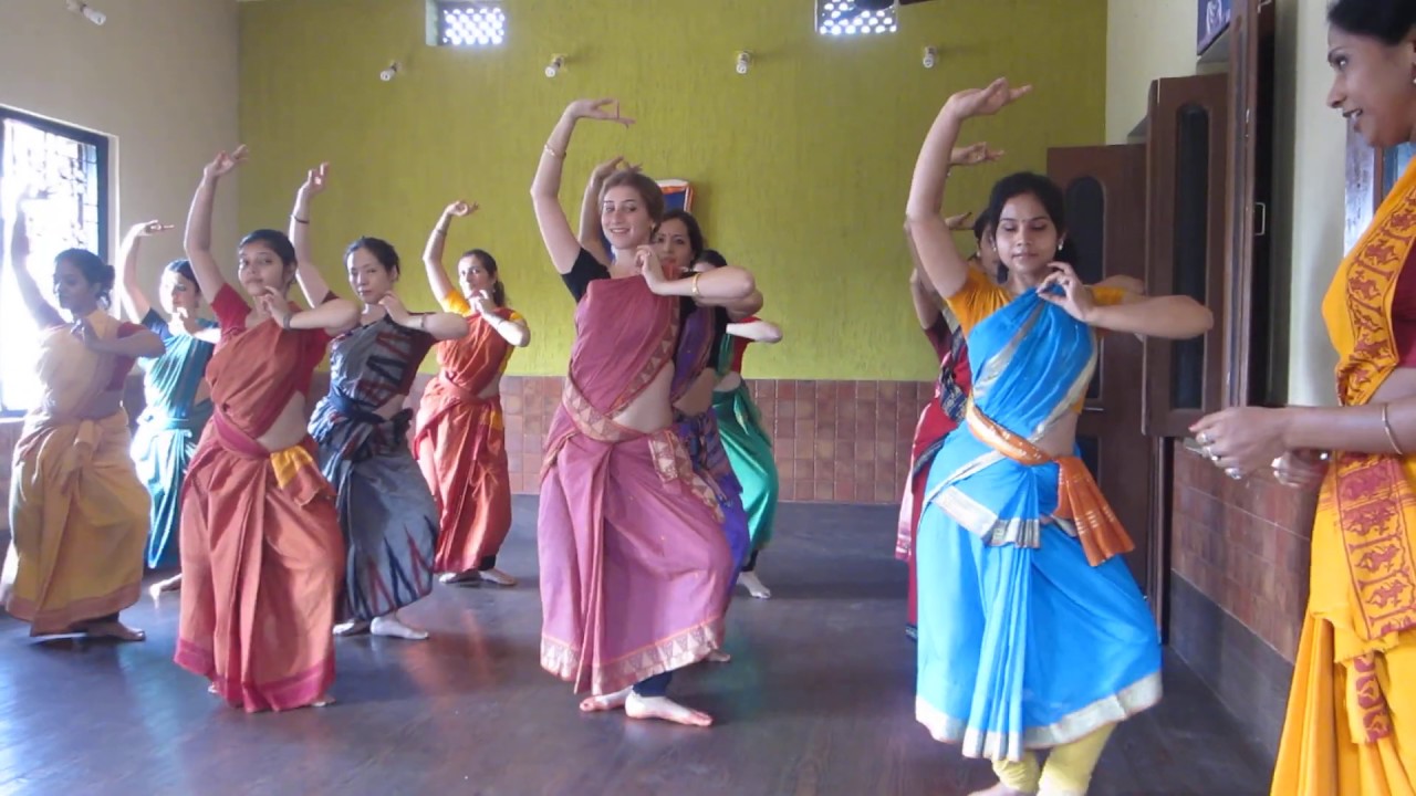 Passo básico de Odissi | Padmaa - Arte e Cultura